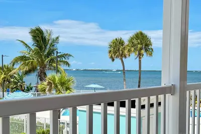 Image de Coral Cottage~Family with kids~Pet Friendly~Stunning Views~pool~beach gear