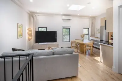 Image de One-Bedroom Penthouse Hotel-Suite in Williamsburg!