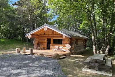 Image de Chalet bois brut tout confort environnement forestier à 2 km du bourg par chemin