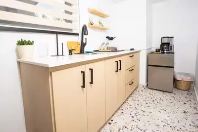 Image de Serenity Suite: Cozy 1br Steps from Beach