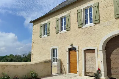 Image de Beau corps de ferme rénové en pleine campagne