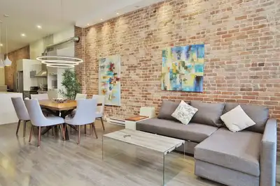 Image de Chic 3-bedroom condo in beautiful Old Port Montréal