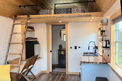 Off grid solar powered tiny home. Remotely located yet minutes from town.