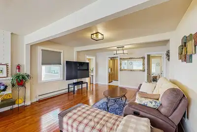 Image de Bright and Airy Anchorage Retreat Just Minutes from Midtown Dining & Shops