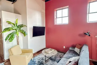 Image de Sleepover Extraordinary 2bd/1ba + Parking - Downtown Springfield