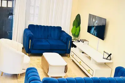 Image de A mere five-minute drive from the bustling Cbd\nClose to amenities đź’ś.