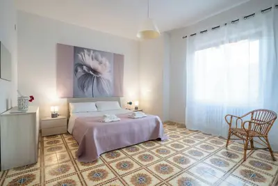 Image de House sleeps 6 ideal for families/groups 2min. free/equipped beach