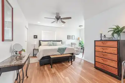 Image de Nestled Between Two Lakes Relaxing 2-bed house w/ Wi-Fi in charming Meadow Lakes