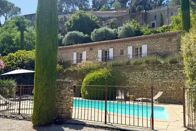 Image de Maison en pierre, cadre paradisiaque, cigales