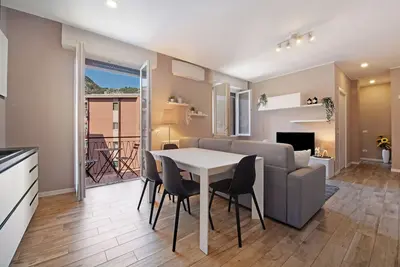Image de Appartement \"Modern Flat - Como Centro\" avec terrasse privée, Wi-Fi et climatisation