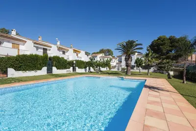 Image de Maison de vacances 'Villarivierapaco' avec piscine partagée, Wi-Fi et climatisation