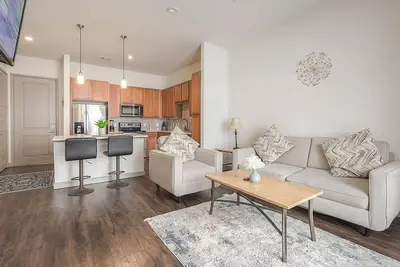 Image de High Rise Downtown Sky Lounge 1 Bed 1 Bath Apt With Free Parking