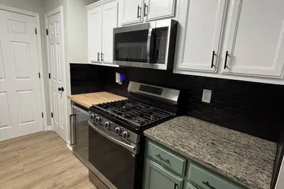 Image de Fully Furnished Modern Home Patio with Bbq Grill for Relaxed Outdoor Living