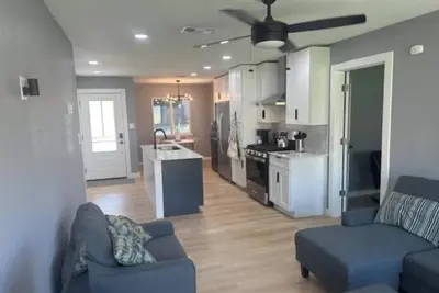 Image de Newly Renovated Home-South Austin