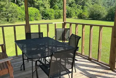 Image de Cozy 2-Br Mh in wonderful country setting. Short drive to Industrial Plants