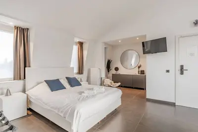 Image de Luxury two-room suite with balcony near city center