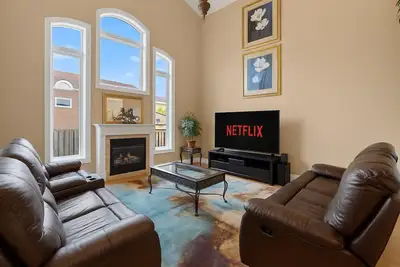 Image de 4br - 10 Min to Downtown & Airport - Gym/Pool Table