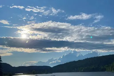 Image de Le chaleureux chalet au bord du lac!