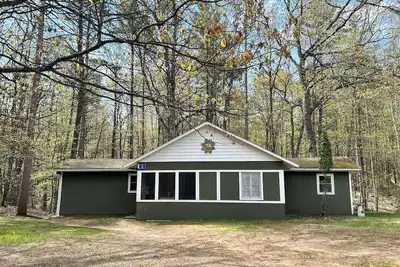 Image de Creekside Oasis ~ Terrific 3-bedroom Cabin in Hazelhurst, Wisconsin