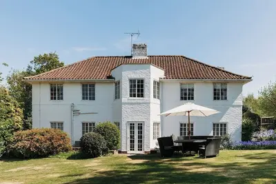 Image de Sleeps 12-14 - Dog Friendly - Parking - Cowes