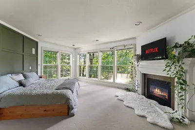 Image de Spacious Large House - WiFi, Ac, Free Parking, Office!