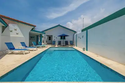 Image de Renovated Home @ Palm Beach w/ Private Pool & Bbq