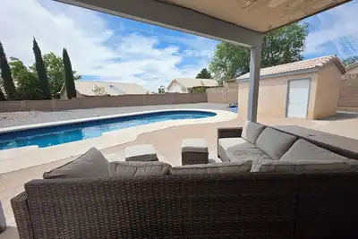 Image de Luxury 4 Bedroom Private Home with Poolside Retreat