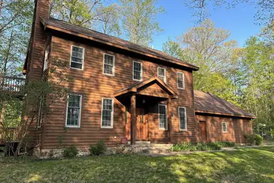 Spacious 4-bedroom house in beautiful Bellaire with WiFi, Ac