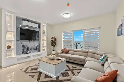 Image de Stunning View, A Pool, Beach Access - Book Now!