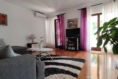 Image de Appartement de deux chambres avec la terrasse Palit, Rab (A-23623-a)