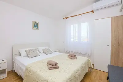 Image de Appartement de deux chambres avec la terrasse Rogoznica (A-24598-a)
