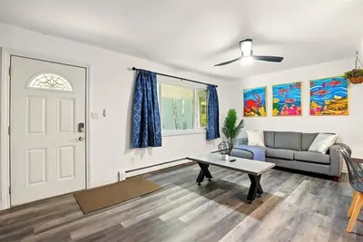 Image de Ocean Pulse - 2Bed 1Bath one side of a side-by-side duplex in Midtown Anchorage.