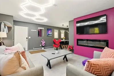 Image de Luminaria - 2 Bed 1 Bath in a side by side duplex East Anchorage’s Umed district