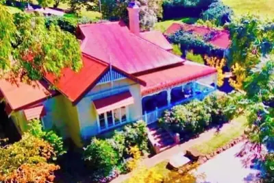 Image de Beautiful renovated pet friendly farmhouse in the rolling green hills of Kiama