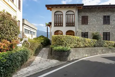 Image de Résidence à Griante avec 1 chambres à coucher, 2 couchages