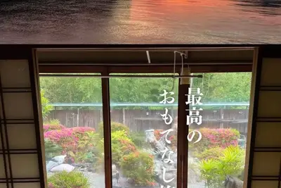 Image de The owner operates a spacious old private house, Mukaijima-tei Restaurant, and a marine cab service.