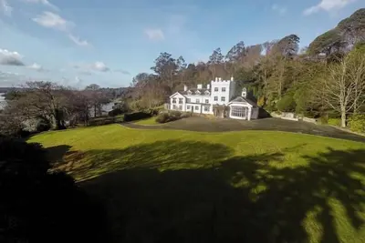 Image de Historic Manor that sleeps 20 with Sauna, Hot tub, Spa facilities, Games room, library, cinema room