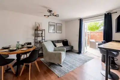 Image de Prime 3 Br Home For 6 | Oxford w/Parking