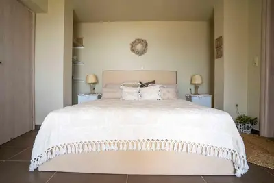 Image de Exceptional apartment, offering a stunning view of the endless blue sea