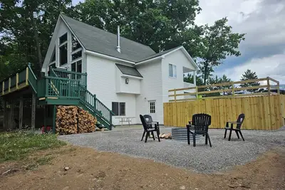 Image de Fantastic 4 bedroom chalet  sleeps 10 close to trails and Higgins lake