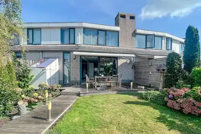 Image de Maison confortable de 3 chambres à.