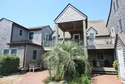 Image de Cv1b: Shell Castle B - king bed and whirlpool tub!