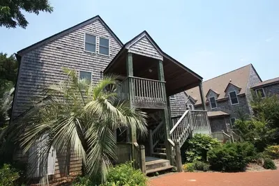 Image de Cv5: Portsmouth -1st floor, 2br villa, best views of Silver Lake!