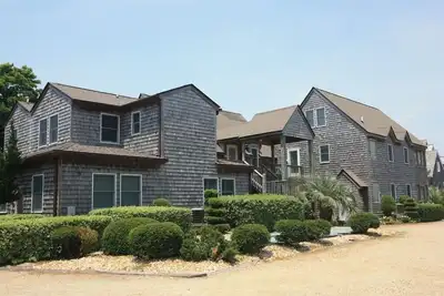 Image de Cv6: Scotch Bonnet -2nd floor 3br villa with large living area!