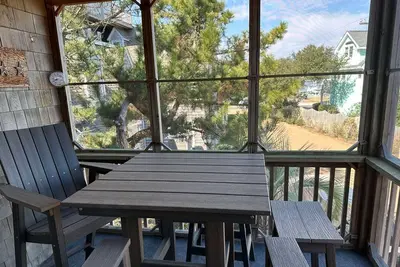 Image de Cv7: North Point -2nd floor 2br villa with screened porch!