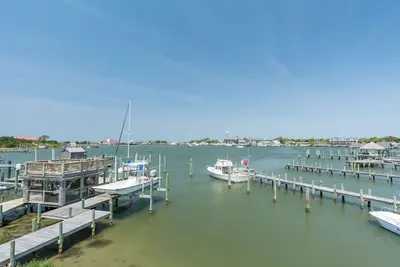 Image de Cv9a: Net House A - Waterfront 1br villa with sun deck!