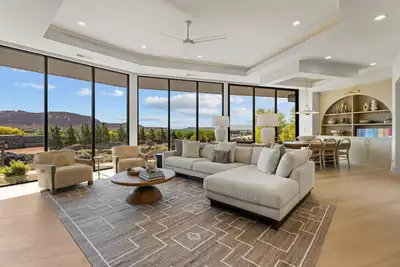 Image de Black Desert Retreat: Luxury Home, Community Pool