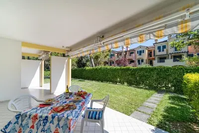 Image de Détendez-vous dans cette maison de vacances lumineuse avec piscine