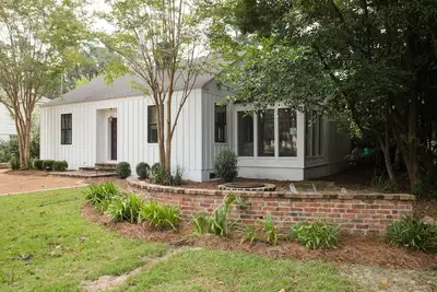 Image de Welcome to Jewel Box Cottage! Our cottage has been carefully curated for you.