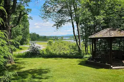 Image de 2-bedroom Lakeview house near Tupper Lake with Ac, WiFi, Deck, Gazebo, Firepit